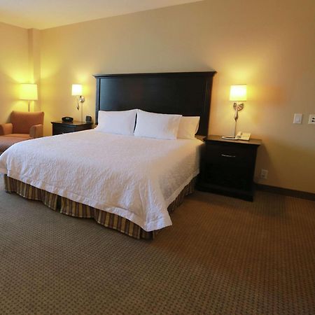 Hampton Inn & Suites Laval Esterno foto