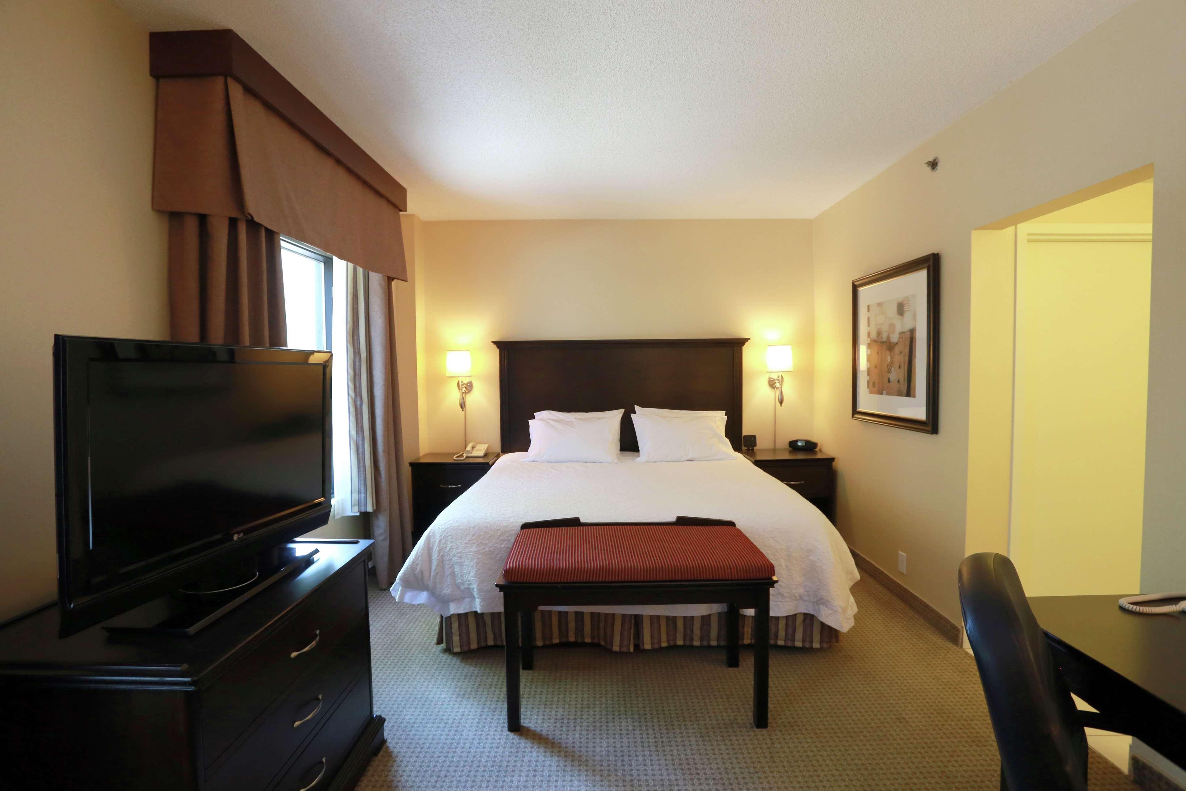 Hampton Inn & Suites Laval Esterno foto