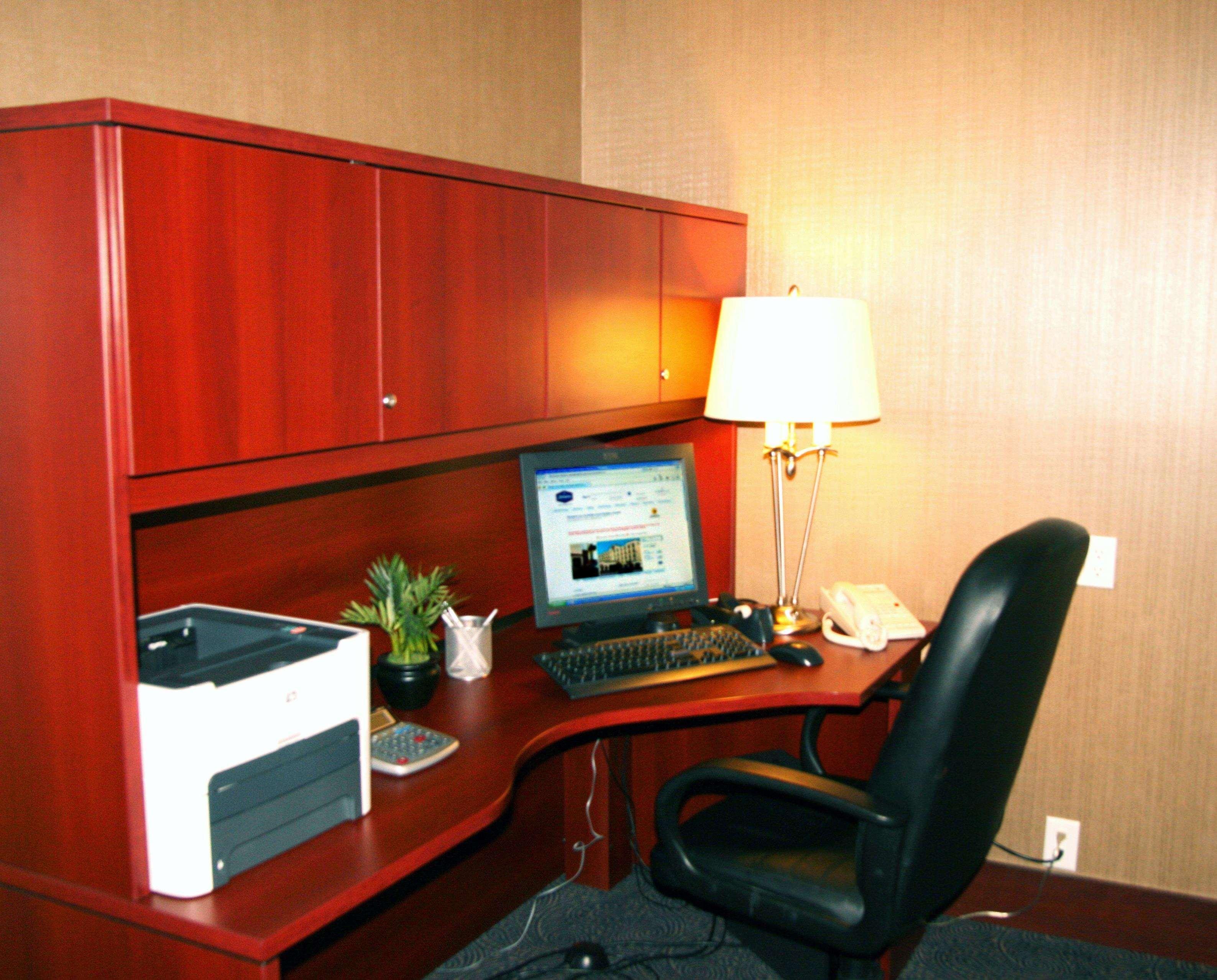 Hampton Inn & Suites Laval Esterno foto