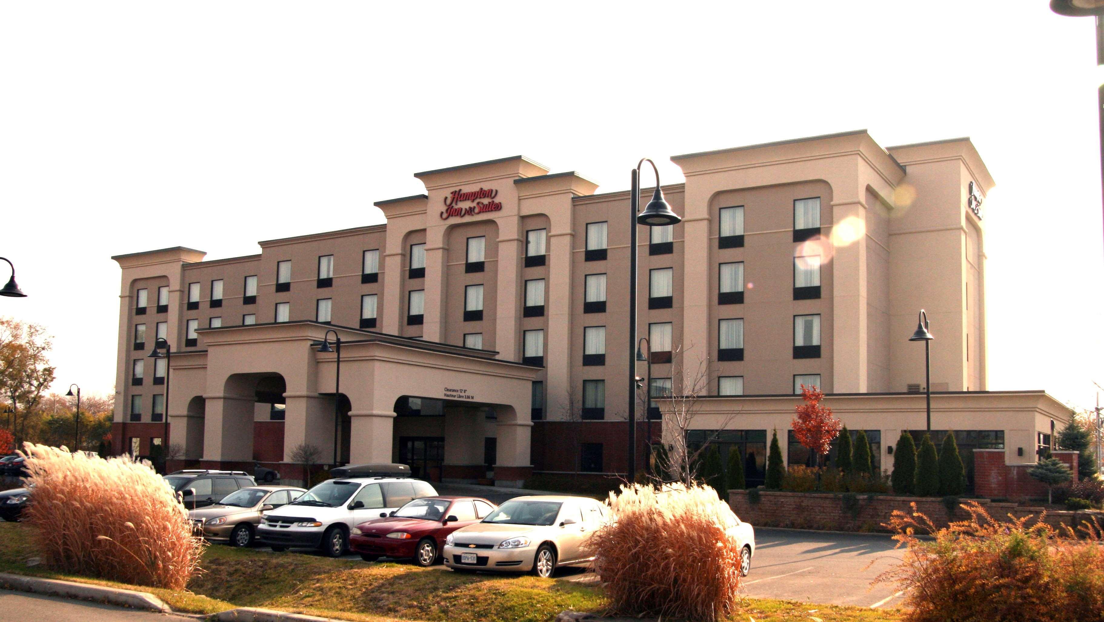 Hampton Inn & Suites Laval Esterno foto