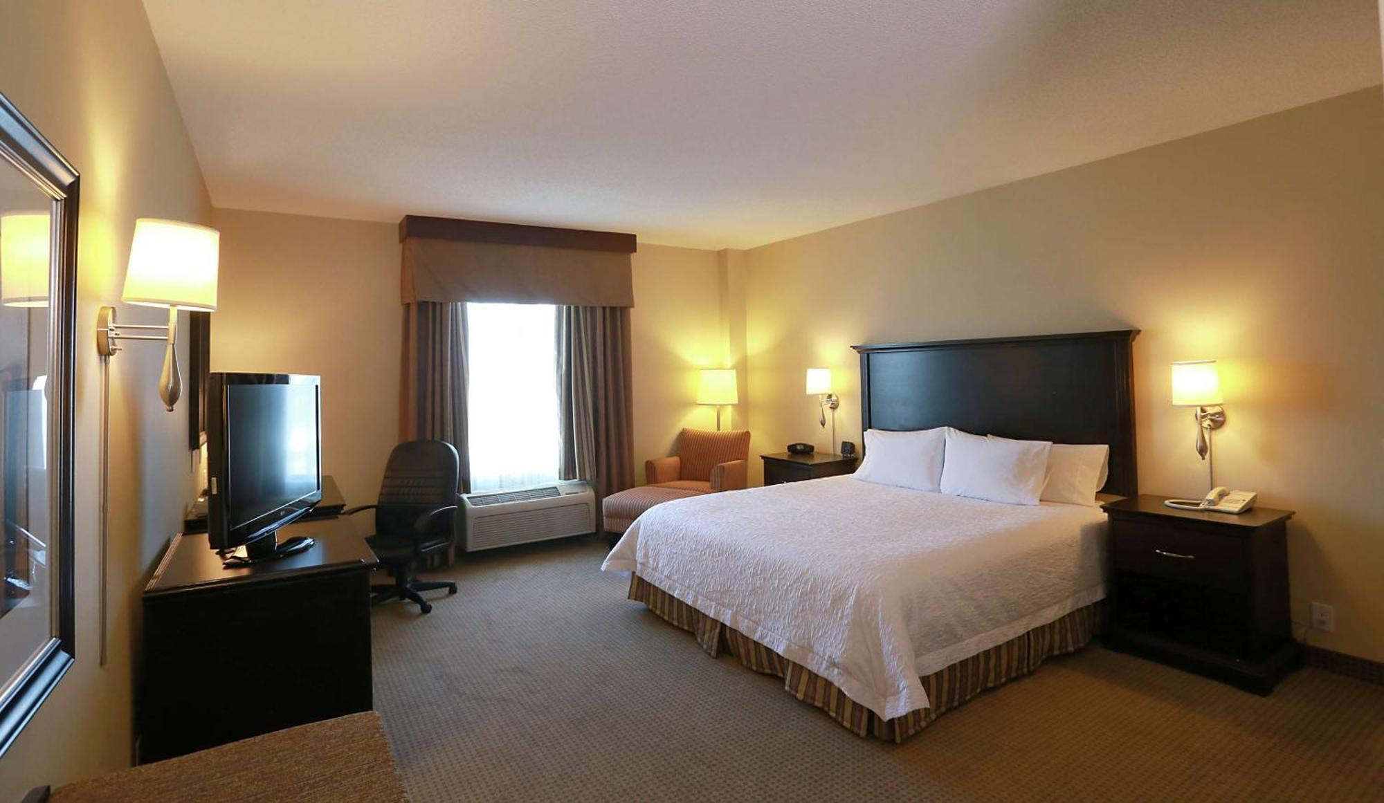 Hampton Inn & Suites Laval Esterno foto