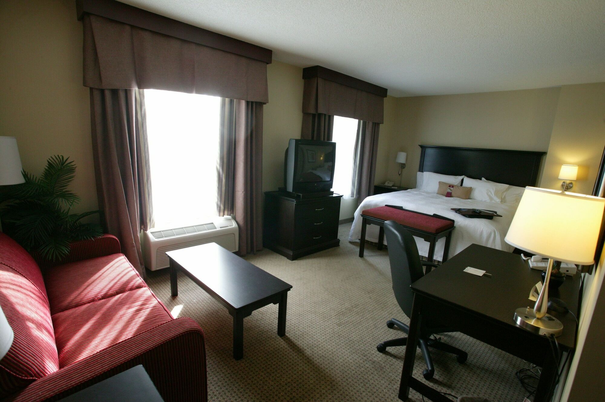 Hampton Inn & Suites Laval Esterno foto